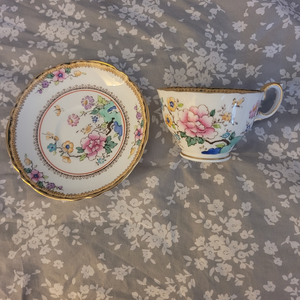 1930s Crown Staffordshire Teacup& Saucer